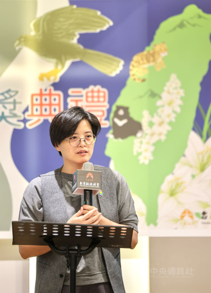 台灣教授協會9日下午在濟南教會舉辦「第5屆新世代台灣精神獎」頒獎典禮，今年由作家楊双子（圖）獲得殊榮。中央社記者裴禛攝  114年8月9日
