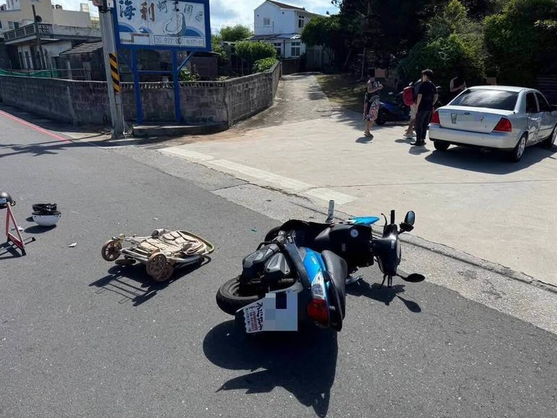澎湖縣道203號線安宅路段，10日上午發生機車及轎車相撞事故，造成4人受傷，其中機車上1名5個月大男嬰傷重不治，肇事原因待調查釐清。（馬公分局提供） 中央社   114年8月10日