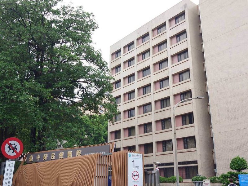 民進黨台中市議員陳俞融10日質疑，台中市有將近4成失智長者未獲服務；市府表示，將透過增設失智日間照顧據點等持續提升涵蓋率。圖為台中市失智共同照護中心之一的台中榮民總醫院。（陳俞融提供）中央社記者郝雪卿傳真　114年8月10日