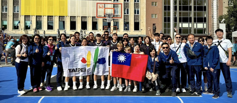 台北市教育局發布，台北市代表隊參加愛沙尼亞2025年第57屆國際少年運動會，榮獲12金5銀7銅佳績，其中游泳拿下10金、4銀與5銅，最亮眼，並有選手個人賽摘下4金。（台北市教育局提供）中央社記者楊淑閔傳真 114年8月10日
