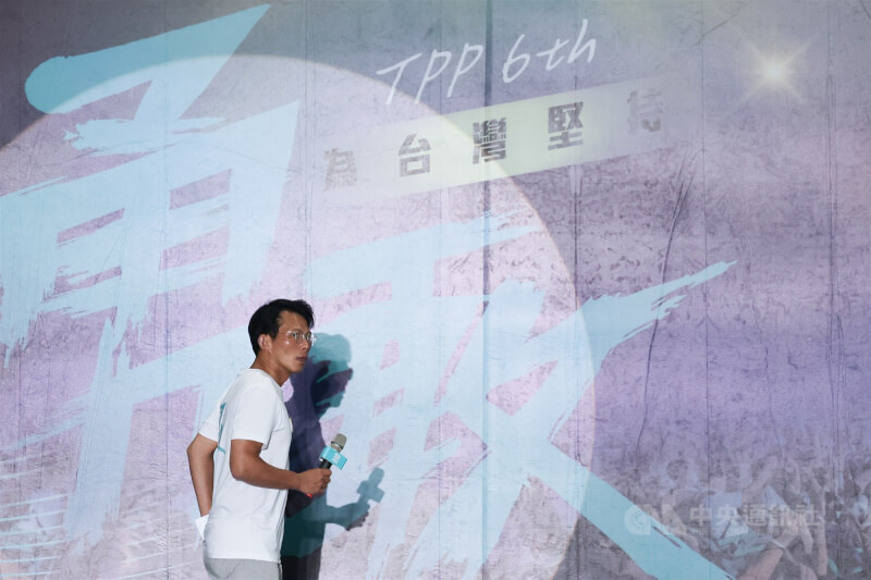 民眾黨主席黃國昌11日表態參選新北市長。圖為民眾黨10日下午舉辦創黨6週年黨慶活動,黨主席黃國昌(圖)登台致詞。(中央社檔案照片)
