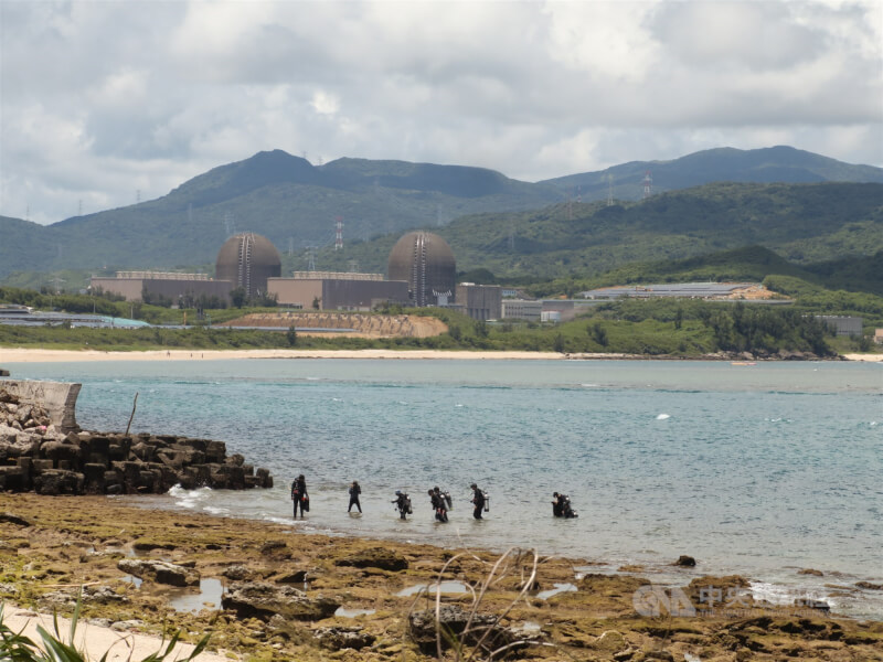 圖為已除役的核三廠建物。（中央社檔案照片）