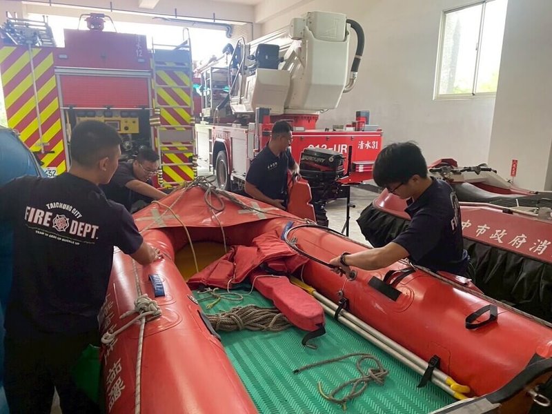 颱風楊柳陸上警報發布,台中市政府災害應變中心11日晚間三級開設,12日下午升級為一級應變中心,消防局也因應颱風進行器材整備。(台中市政府提供)中央社記者郝雪卿傳真 114年8月12日