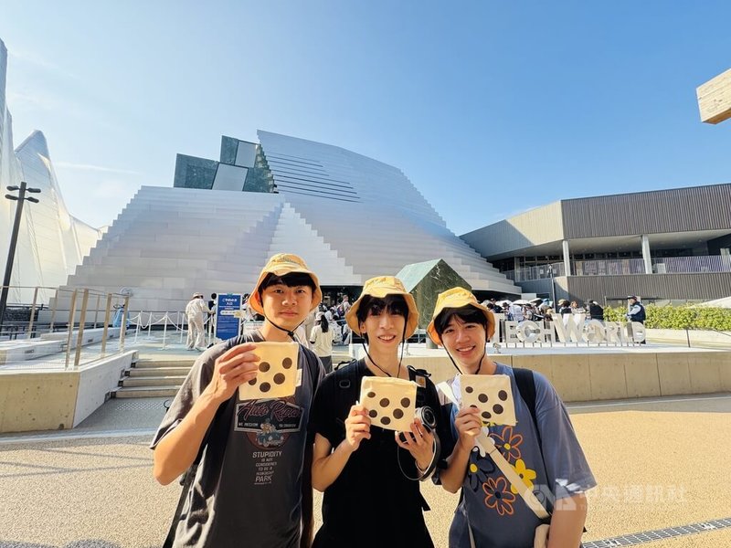 大阪世博營運單位11日表示,截至8日,門票已銷售約1809萬張,或實現盈餘。台灣以企業館TECH WORLD館參加,目前每天進館人士約3000至4000人次,已吸引66萬人次進館。參觀後可獲贈帽子等小禮品。中央社記者楊明珠大阪攝 114年8月12日