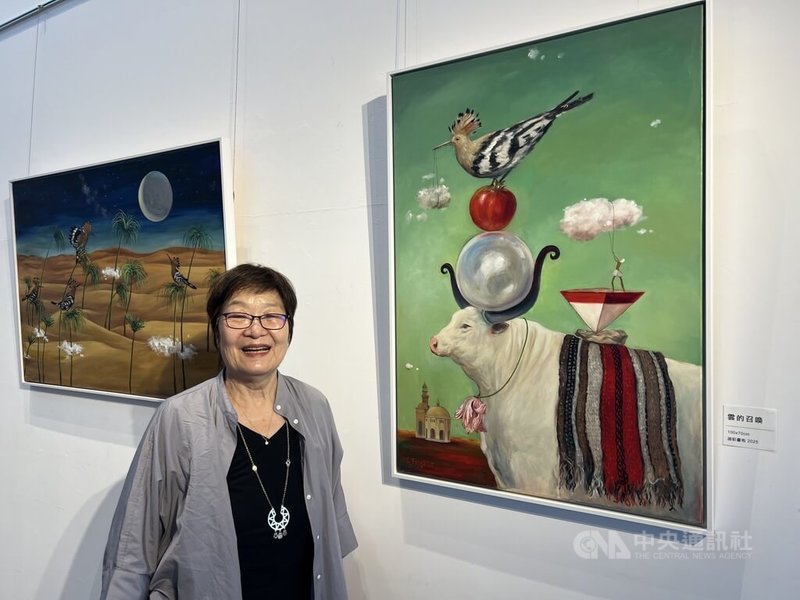 2025八方藝術節持續展開，致力台埃藝術交流的藝術家馮孝英（圖）12日起在國美館多媒體講堂外走廊推出個展「呼喚」，她也在開幕式中導覽作品。中央社記者郝雪卿攝　114年8月12日