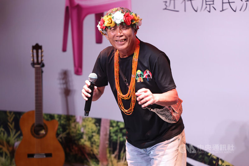傳藝中心台灣音樂館12日在台灣戲曲中心舉辦「風華再現–近代原民流行音樂系列活動」宣告記者會,卑南族歌手陳明仁(圖)出席與會。中央社記者趙世勳攝 114年8月12日