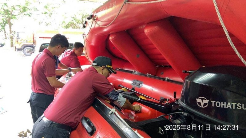 中央氣象署12日下午正式發布颱風楊柳陸上颱風警報。台北市消防局表示，預計暴風圈接觸台北市機會較低，但仍完成防颱整備，也呼籲民眾應做好相關防颱措施。（台北市消防局提供）中央社記者黃麗芸傳真  114年8月12日