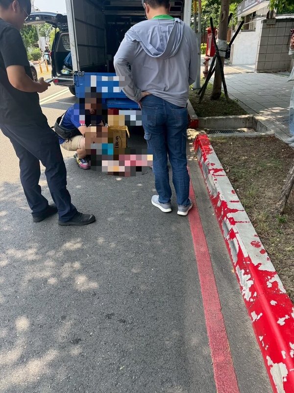 越南籍馮姓男子日前開著貨車到竹北市文化公園販售狗肉遭逮,新竹縣動物保護防疫所指出,當下查緝時,立刻將肉品作為證據冷凍冰存,並送交檢驗,確認該批肉品為狗肉成分,全案已發函竹北警分局,後續將移請檢方續辦。(新竹縣流浪動物珍愛協會提供)中央社記者郭宣彣傳真 114年8月12日