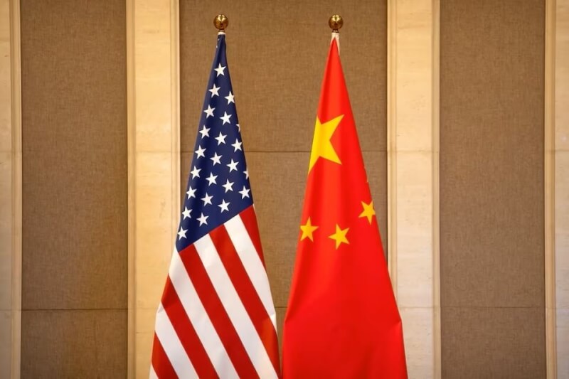 圖為並列的美國和中國國旗。（路透社）