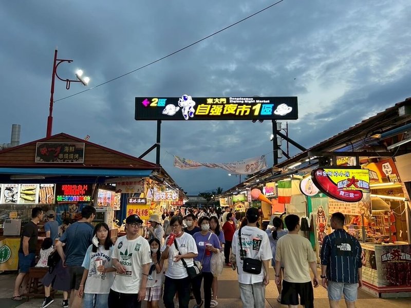 颱風楊柳來襲，花蓮東大門國際觀光夜市13日暫停營業，恢復營業日期將另於東大門夜市粉絲團FB及IG公告。（花蓮縣政府提供）中央社記者李先鳳傳真　114年8月13日