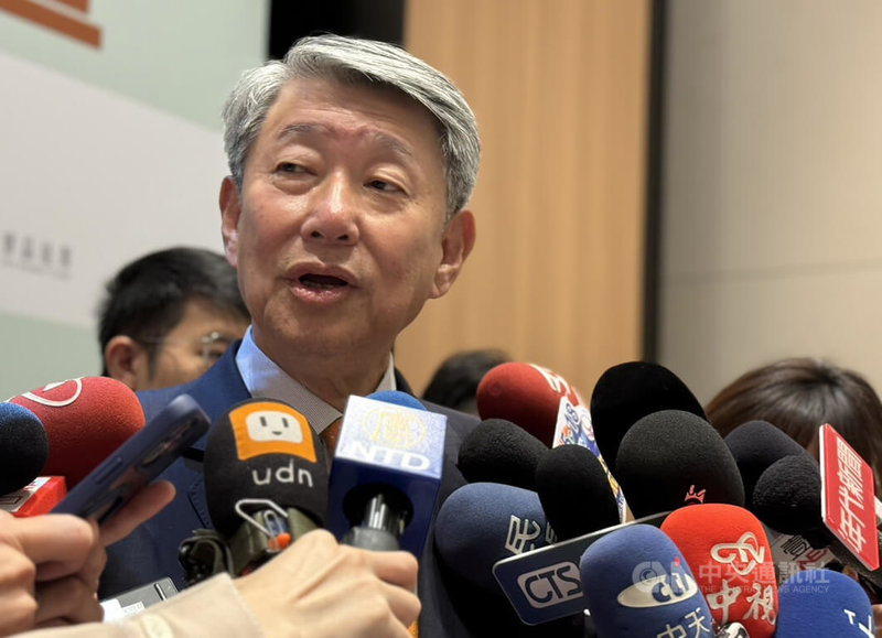 經濟部長郭智輝13日出席2025第九屆新能源國際論壇,針對「拿掉核三廠敦親睦鄰費」說法,郭智輝受訪表示,只是從社會科學研究角度提出的討論方向。中央社記者曾智怡攝 114年8月13日