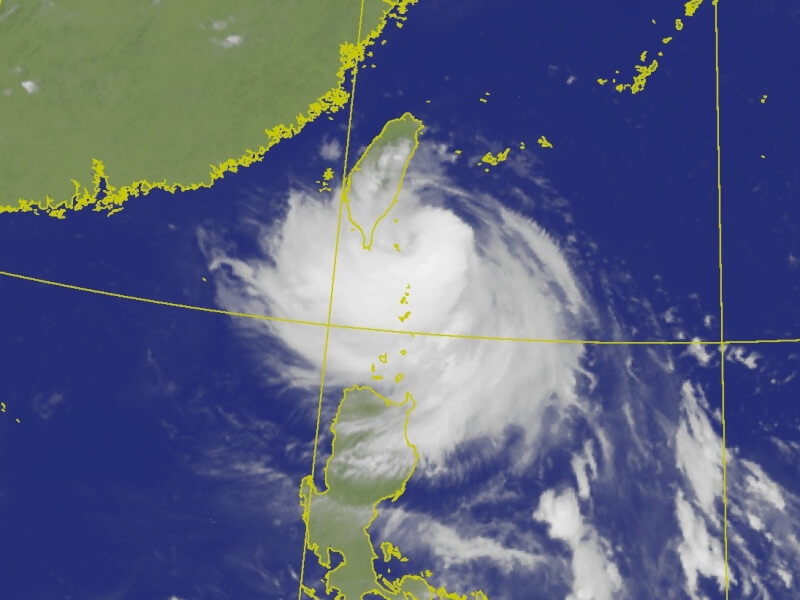 颱風楊柳持續逼近台灣，中央氣象署發布海上陸上颱風警報。（圖取自氣象署網頁cwa.gov.tw）