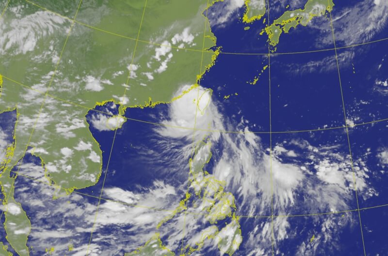 颱風楊柳13日下午1時左右登陸台東縣，4時左右於台南七股出海。圖為13日下午4時10分衛星雲圖。（圖取自氣象署網頁cwa.gov.tw）