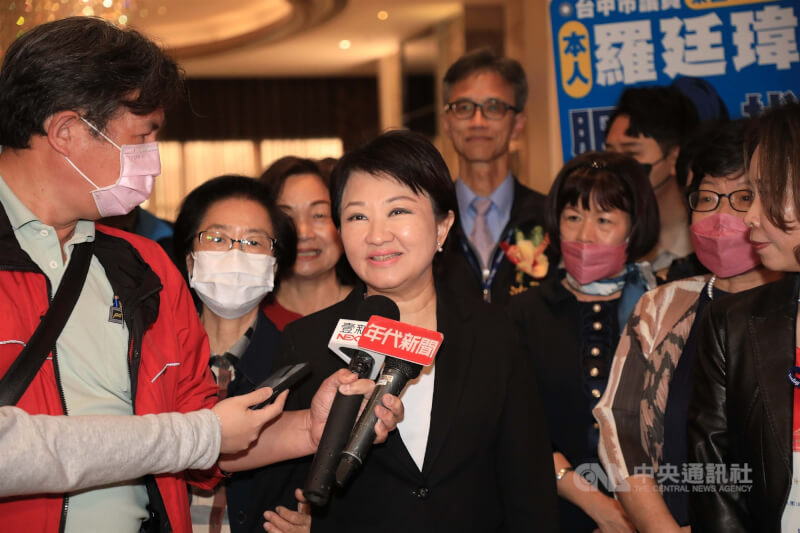 台中市長盧秀燕(前中)。(中央社檔案照片)