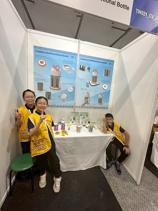 宜蘭縣宜蘭市宜蘭國小團隊發明「多功能創意水杯」,結合旋轉式杯套、加熱降溫杯墊、防傾倒底座等設計,獲2025世界青少年發明展金牌肯定。(台師大提供)中央社記者許秩維傳真 114年8月13日
