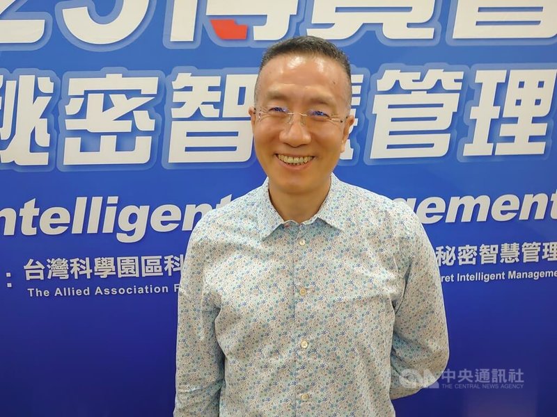 台積電與台灣科學園區科學工業同業公會14日聯手舉辦營業秘密智慧管理博覽會,台積電副法務長謝福源(圖)表示,營業秘密管理就是公司競爭優勢的管理,已進展到追求創新。中央社記者張建中攝 114年8月14日