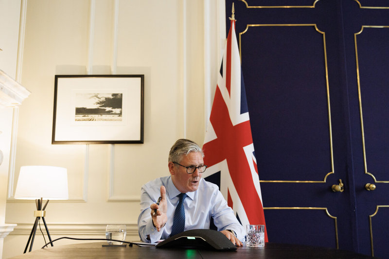 英國首相施凱爾13日在首相官邸與美國總統川普通話，討論烏克蘭情勢。（英國首相府提供）中央社記者陳韻聿倫敦傳真　114年8月14日