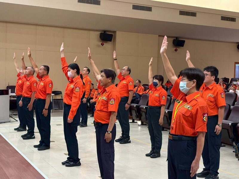 台中市政府警察局交通警察大隊繼月初舉辦首場義交大隊直屬5中隊常訓後,15日再辦理第2梯次常訓,參訓學員超過300人。(警方提供)中央社記者郝雪卿傳真 114年8月15日