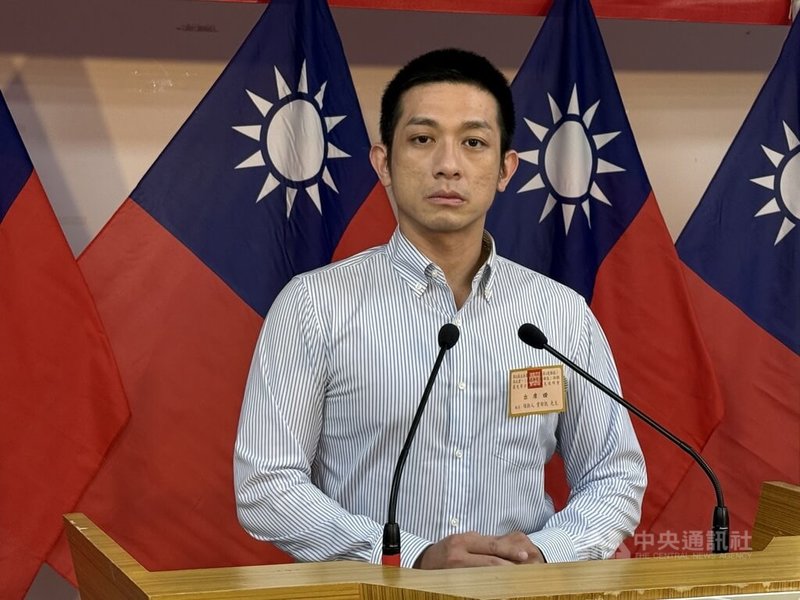 國民黨立法委員馬文君罷免案公辦電視說明會15日舉行,罷免領銜人曾郁凱(圖)提出潛艦國造洩密與刪減國防預算等7項質疑;馬文君未到場,但透過文字說明為何不願出席。中央社記者蕭博陽南投縣攝 114年8月15日