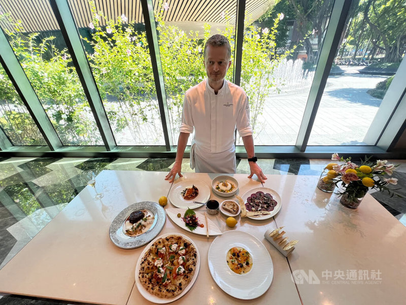 台中市一家位於勤美商圈的五星級飯店,15日起由來自法國的西餐行政總主廚以法式廚藝的標準結合義式料理,推出全新菜單。中央社記者郝雪卿攝 114年8月15日