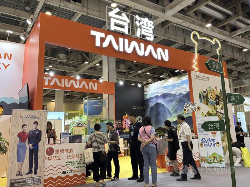 在江蘇蘇州舉辦的大運河文化旅遊博覽會15日開幕，現場設置台灣旅遊館，宣傳台灣觀光旅遊景點。中央社記者廖文綺蘇州攝  114年8月15日