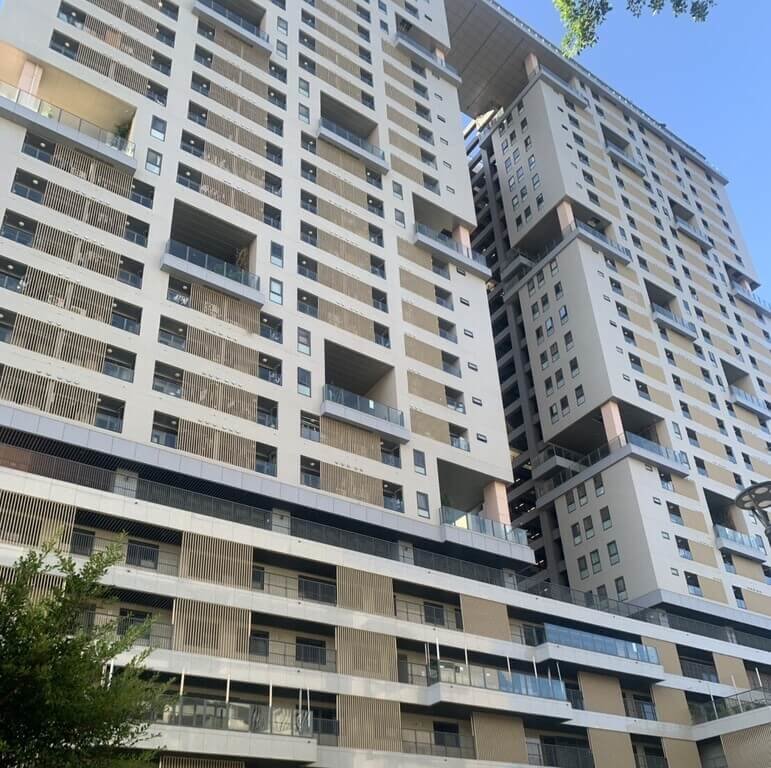 廣慈社宅3區消防警報器頻繁響鳴，影響社宅安寧，北市議員質疑擾民。台北市住宅及都市更新中心回應，經查是住戶設備使用不當等有關，已調降警報器聲音分貝。圖為廣慈社宅外觀。（住都中心提供）中央社記者劉建邦傳真　114年8月15日