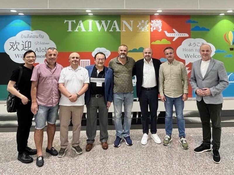 羅馬尼亞參議員吉尼亞（右4）16日率羅國跨黨派重量級參、眾議員一行6人訪台。（外交部提供）中央社記者吳書緯傳真　114年8月16日