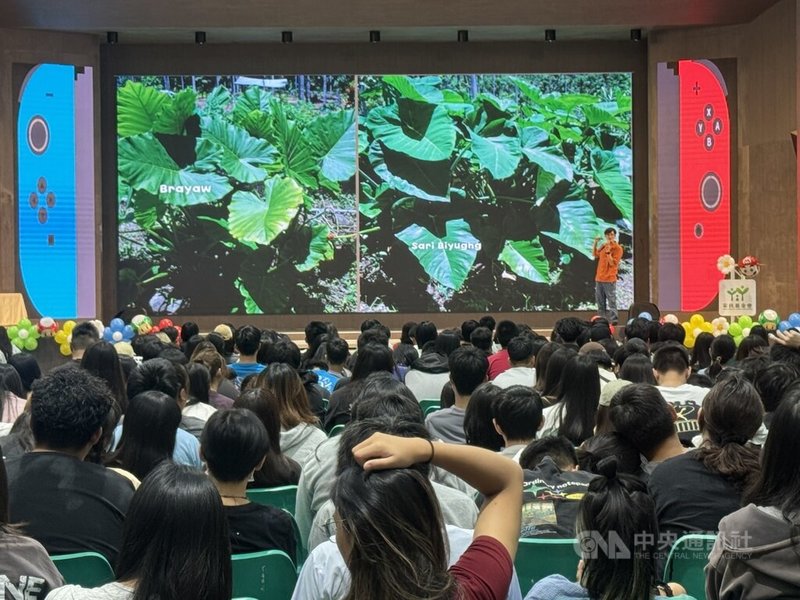 花蓮家扶中心為1240名學生募集獎助學金,2025年需募集新台幣985萬元,但目前仍有6成缺口。花蓮家扶16日舉行頒獎及達人講座,盼社會大眾能支持艱困學子。中央社記者張祈攝 114年8月16日