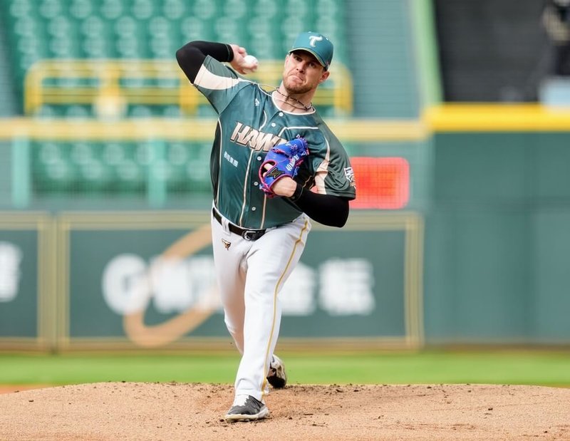 中華職棒台鋼雄鷹隊洋投後勁(Bradin Hagens)(圖)16日先發7局僅失2分,最終雄鷹以5比2拿勝,後勁也達成跨季22連勝,締造中職新紀錄。(台鋼雄鷹隊提供)中央社記者楊啟芳傳真 114年8月16日