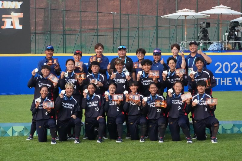 2025成都世界運動會女壘項目17日迎來金牌戰,台灣隊不敵美國,拿下銀牌,追平隊史最佳成績紀錄。(中華奧會提供)中央社記者謝靜雯傳真 114年8月17日