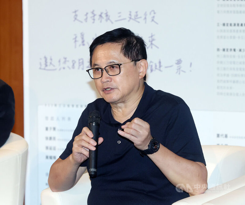 台灣民眾黨17日舉行「百人連署挺核三‧穩定台灣乾淨未來」專家學者連署記者會,和碩董事長童子賢(圖)與談。童子賢發言時特別提到台積電,「供應足夠的電、供應足夠不排碳的電,本來就是先進國家的象徵」。中央社記者郭日曉攝 114年8月17日