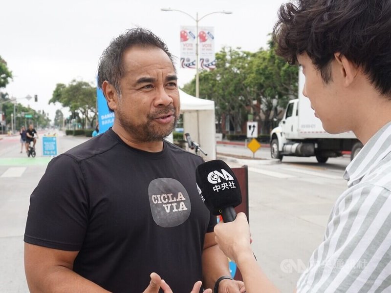 美國洛杉磯人開車習慣根深蒂固,無車日執行長帕斯卡表示,洛杉磯不缺公共交通基礎建設,捷運或是公車都算發達,「最大的挑戰在於,我們如何讓市民意識到,這些公共交通工具的存在」。中央社記者林宏翰洛杉磯攝 114年8月18日