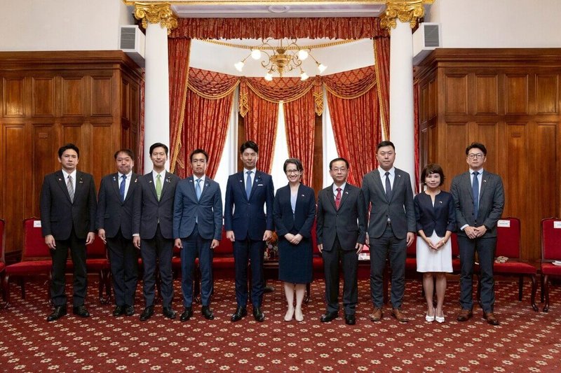 副總統蕭美琴(右5)18日接見日本自民黨青年局海外研修團。(總統府提供)中央社記者葉素萍傳真 114年8月18日
