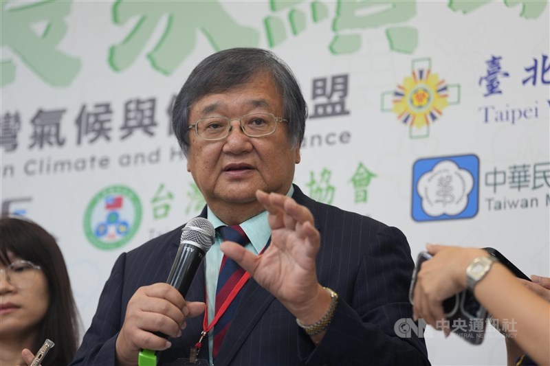 圖為衛福部長邱泰源。（中央社檔案照片）
