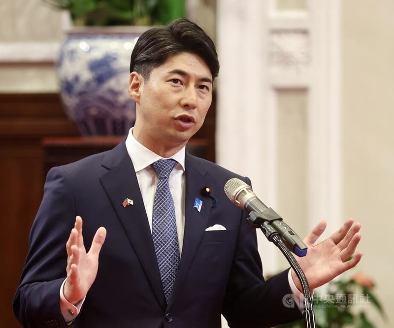 日本自民黨青年局局長、眾議員中曾根康隆(圖)率海外研修團訪台,18日晉見總統賴清德。中曾根康隆致詞表示,台日是相互信賴的夥伴,必須緊密合作,促進區域和平穩定。中央社記者張皓安攝 114年8月18日