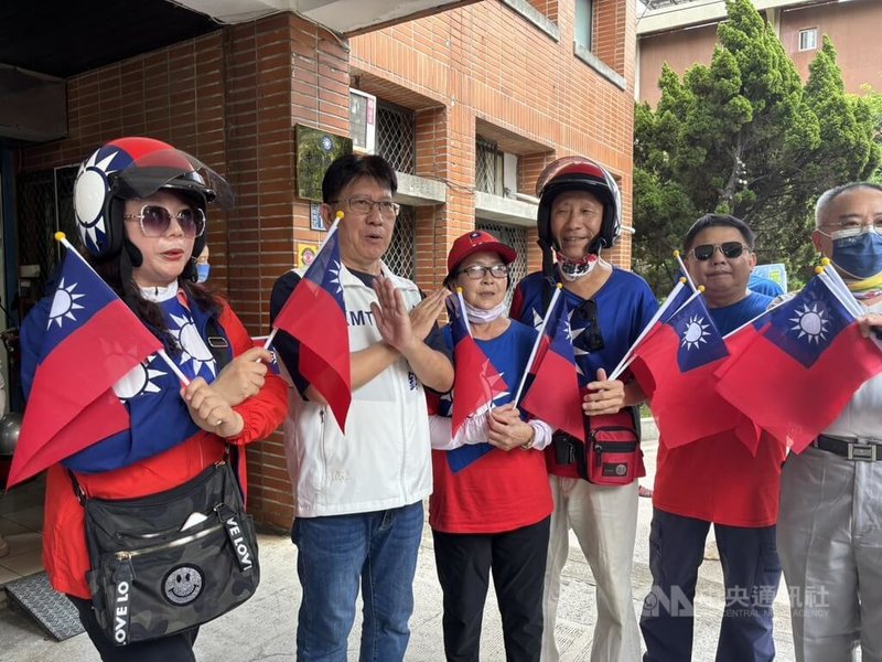 中國國民黨籍立法委員林思銘（左2）罷免案8月23日投票，林思銘表示，他在立法院專注推動法案、爭取地方建設，成績有目共睹，將持續為人民解決問題，希望民眾出門投票、反對罷免，讓他監督更有力。中央社記者郭宣彣攝 114年8月19日