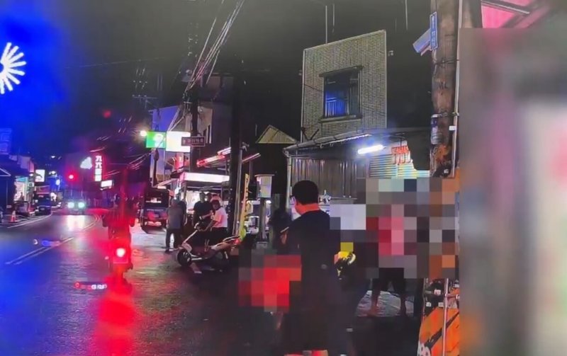屏東縣長治鄉18日晚間發生男子持剪刀傷人，員警到場制伏逮捕，全案依殺人未遂移送偵辦。（屏東警分局提供）中央社記者李卉婷傳真　114年8月19日