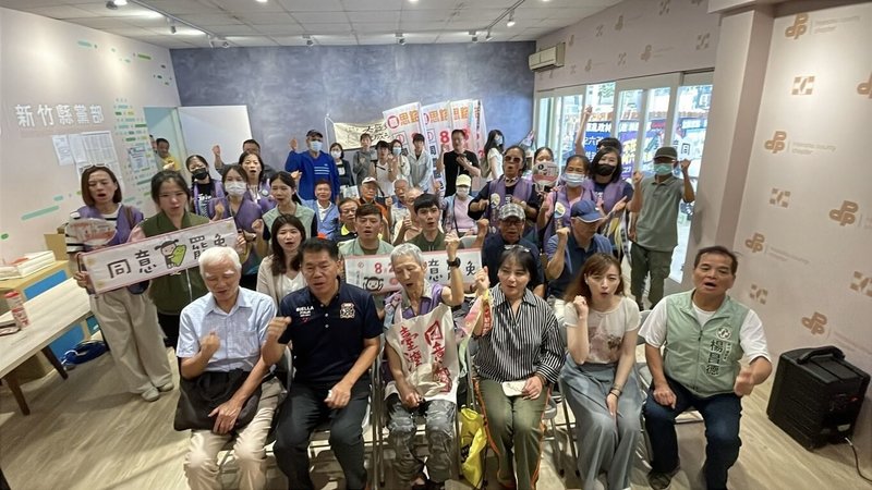 民主進步黨新竹縣黨部與罷免中國國民黨籍立法委員林思銘團隊19日舉辦記者會,宣布啟動選前車隊掃街,呼籲民眾出門投同意罷免票,翻轉新竹縣。(罷團提供)中央社記者郭宣彣傳真 114年8月19日