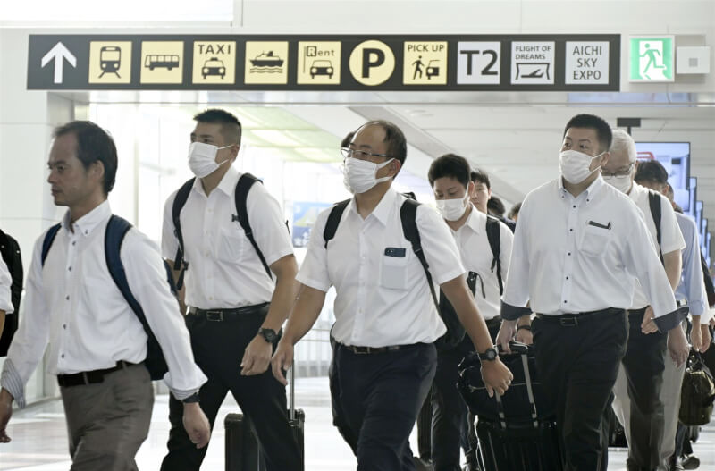 日本愛知縣警方19日派出約80名搜查人員從日本飛往柬埔寨辦案。(共同社)