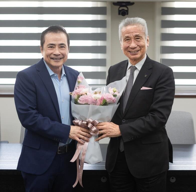 大同公司19日召開臨時董事會，推舉三立電視董事長張榮華（左）接任大同董事長，現任董事長王光祥（右）升任會長。（大同提供）中央社記者潘智義傳真  114年8月19日