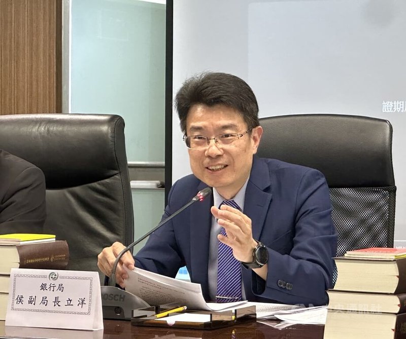金管會19日舉行例行記者會,媒體關注美國關稅政策,銀行逾放比是否已有上升,金管會銀行局副局長侯立洋表示,截至今年6月底,國銀逾放比為0.16%,觀察過去3年逾放比未顯著上升,將持續觀察,目前銀行資產品質尚屬良好。中央社記者蘇思云攝 114年8月19日