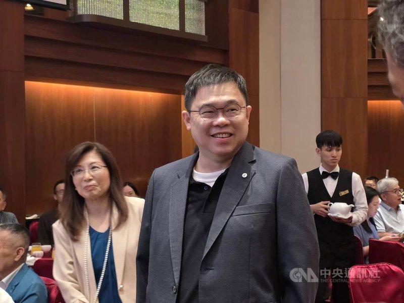 佳能19日晚間舉行60週年晚宴，星宇航空董事長張國煒，也因能率集團入股，以及和能率集團二代董俊毅為美國求學同窗好友現身晚宴。中央社記者江明晏攝 114年8月20日