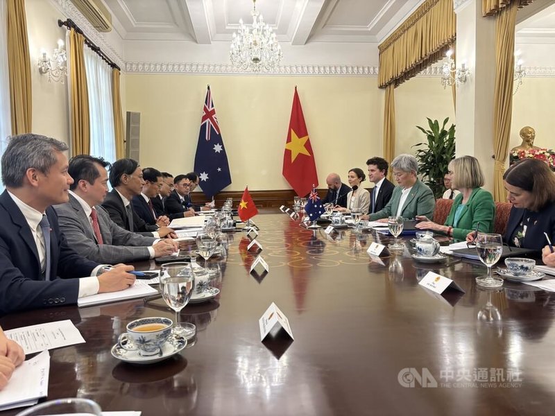 兩國外長會面氣氛愉悅,以越南80週年國慶為開場。討論議程從經貿交流,到安全合作。黃英賢強調,希望與越南共同致力於一個安全、和平、穩定、繁榮的區域。中央社記者曾婷瑄河內攝 114年8月20日