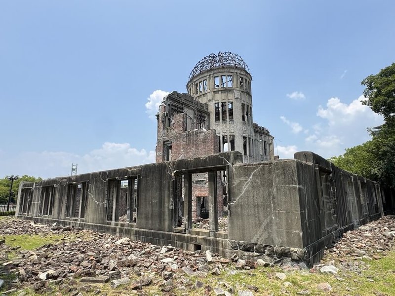 1945年8月6日,美國在日本廣島市投下原子彈。廣島的和平紀念公園東北方有一座原爆圓頂館,是世界上唯一被原子彈轟炸以殘破狀態保存下來的建築物。中央社記者楊明珠廣島攝 114年8月20日