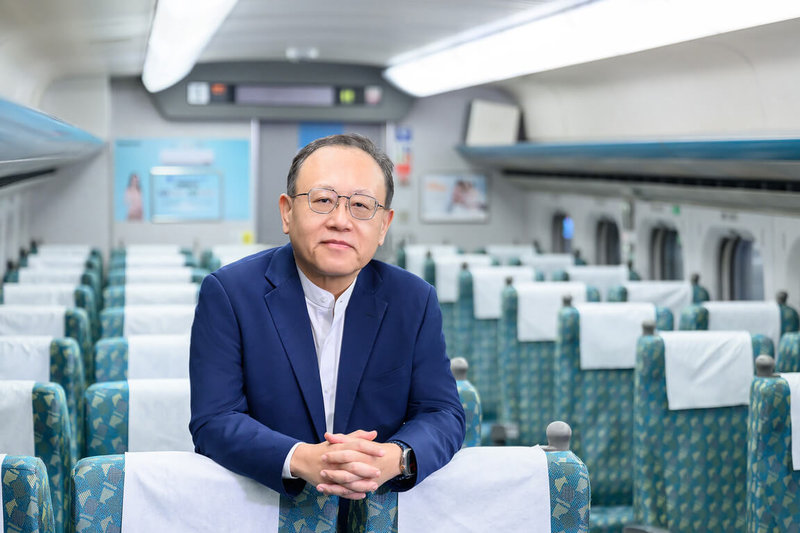 為解決自由座人潮爆滿問題,台灣高鐵董事長史哲(圖)受訪表示,規畫民國115年將推出極尖峰時段指定車次自由座,在尖峰時段欲買自由座的旅客必須要指定車次才能購買。(台灣高鐵提供)中央社記者余曉涵傳真 114年8月20日