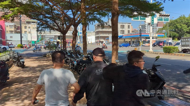 賴姓男高三生案，夏男去年12月在台中高分院外，遭鄭姓男子揮拳並辱罵，鄭男被依傷害罪判3月徒刑，可易科罰金。（中央社檔案照片）