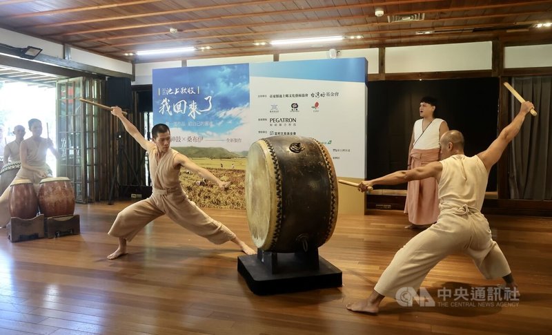 2025池上秋收稻穗藝術節記者會20日在台北舉行,邀請優人神鼓與金曲歌手桑布伊(右後)攜手合作,推出全新製作「我回來了-做一部作品給自己的靈魂」。中央社記者張皓安攝 114年8月20日