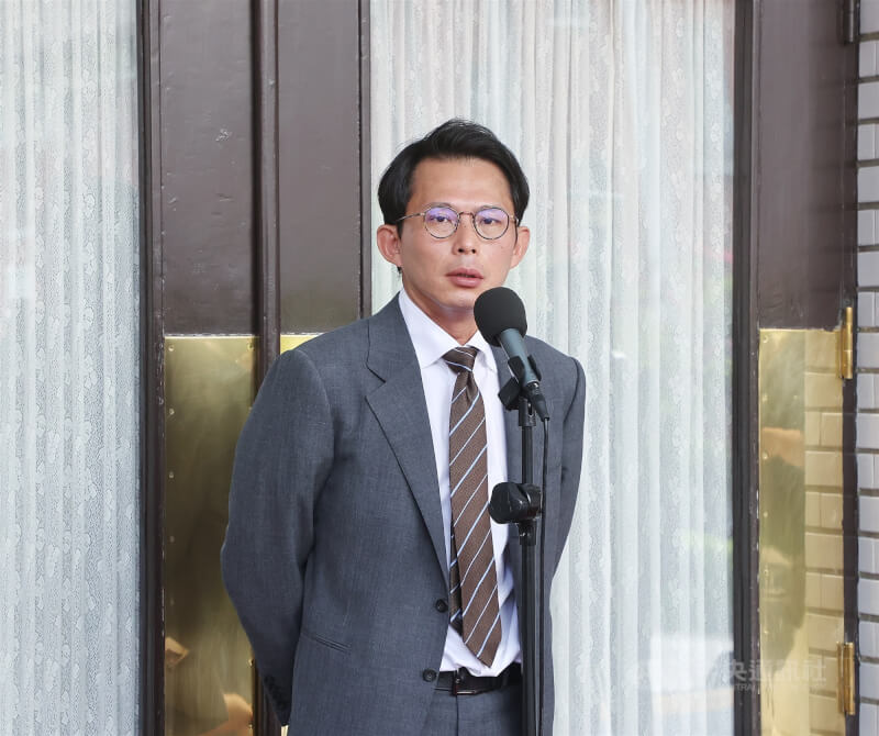 民眾黨立委黃國昌表示，民眾黨團提案修正刑事訴訟法刪除「勾串共犯或證人」的羈押事由，是為避免踐踏人權、押人取供。（中央社檔案照片）