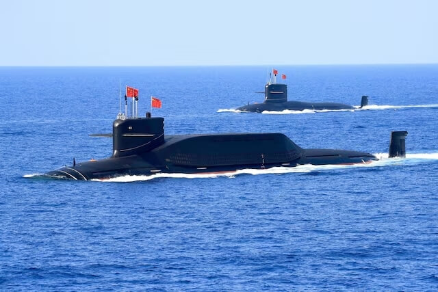 圖為中國海軍09IV型核潛艦。(路透社)