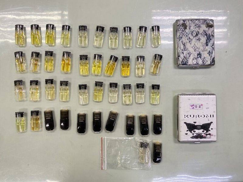 台南市安平區某棟大樓公寓時常飄出刺鼻毒味,警方20日搜索查獲42顆喪屍菸彈,並逮捕送辦屋內情侶,2人尿液也出現K他命反應。(台南市警察局提供)中央社記者張榮祥台南傳真 114年8月21日
